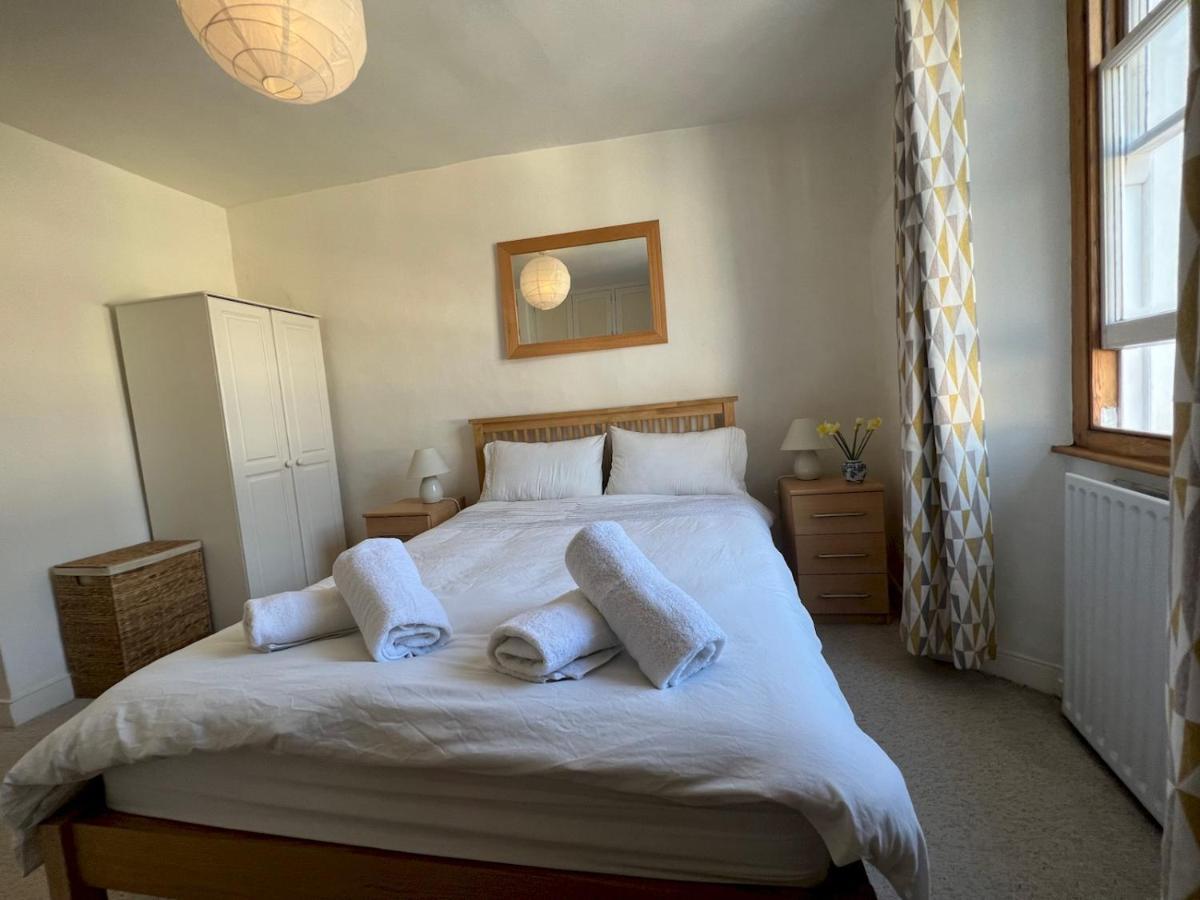 Pass The Keys 64 Church Street Characterful 2-Bed Cottage In The Heart Of Town Кингсбридж Экстерьер фото